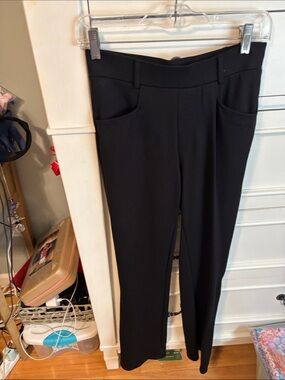 Women's Straight-Leg Pull-On Pants in Black